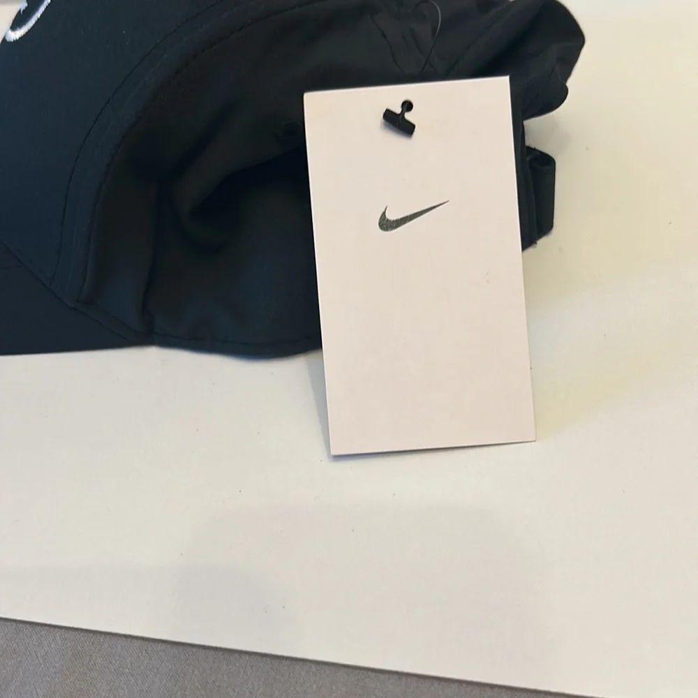 Nike hat - Picture 3 of 3